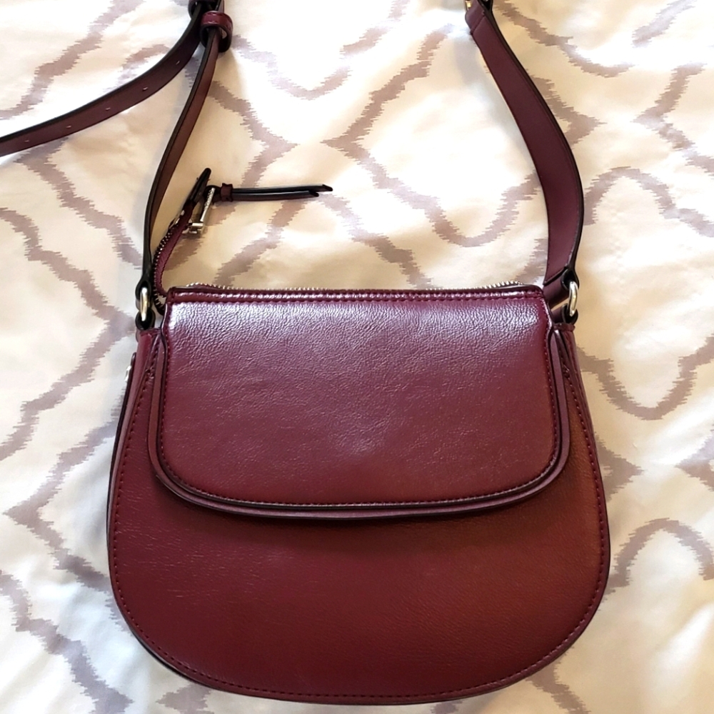 Calvin Klein Bella Adjustable Crossbody - Picture 3 of 17